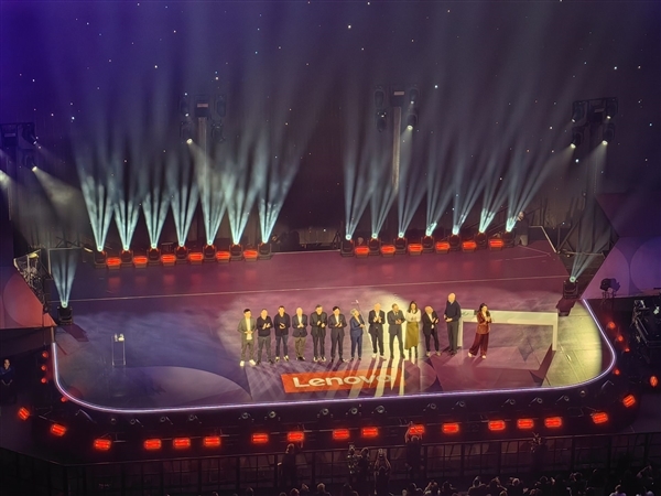 史诗级同框!NVIDIA、Intel、AMD、高通四巨头CEO齐聚联想发布会(图2) 史诗级同框!NVIDIA、Intel、AMD、高通四巨头CEO齐聚联想发布会(图2)