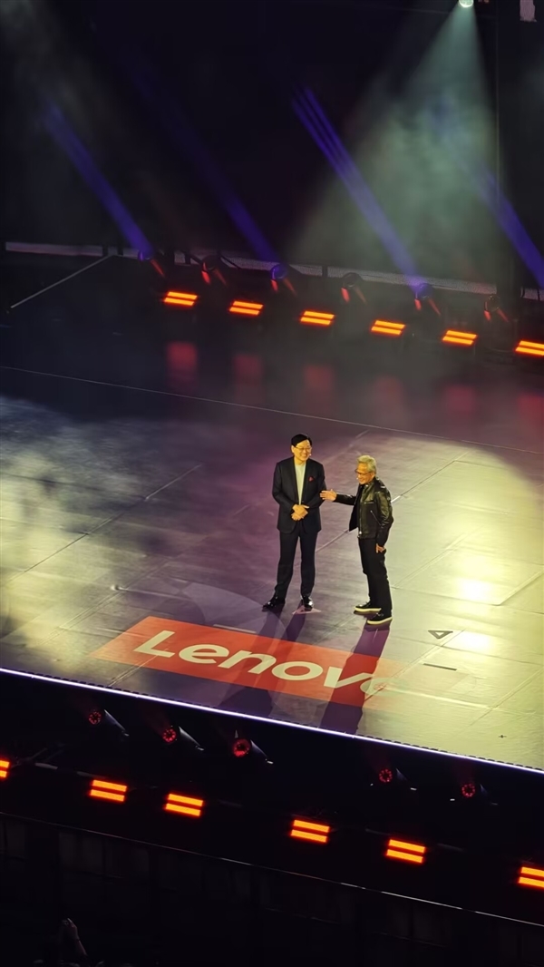 史诗级同框!NVIDIA、Intel、AMD、高通四巨头CEO齐聚联想发布会(图6) 史诗级同框!NVIDIA、Intel、AMD、高通四巨头CEO齐聚联想发布会(图6)