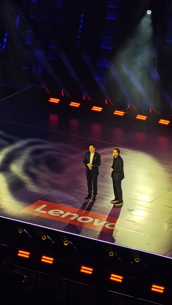史诗级同框!NVIDIA、Intel、AMD、高通四巨头CEO齐聚联想发布会(图8) 史诗级同框!NVIDIA、Intel、AMD、高通四巨头CEO齐聚联想发布会(图8)
