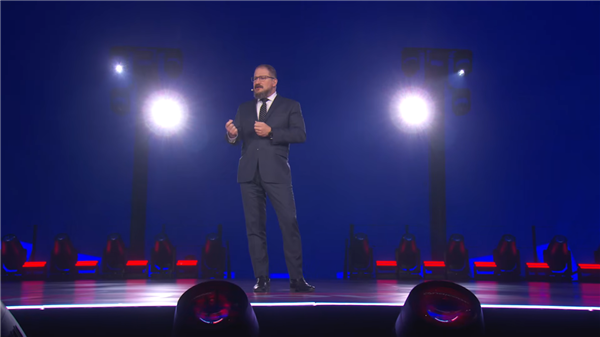 史诗级同框!NVIDIA、Intel、AMD、高通四巨头CEO齐聚联想发布会(图11) 史诗级同框!NVIDIA、Intel、AMD、高通四巨头CEO齐聚联想发布会(图11)