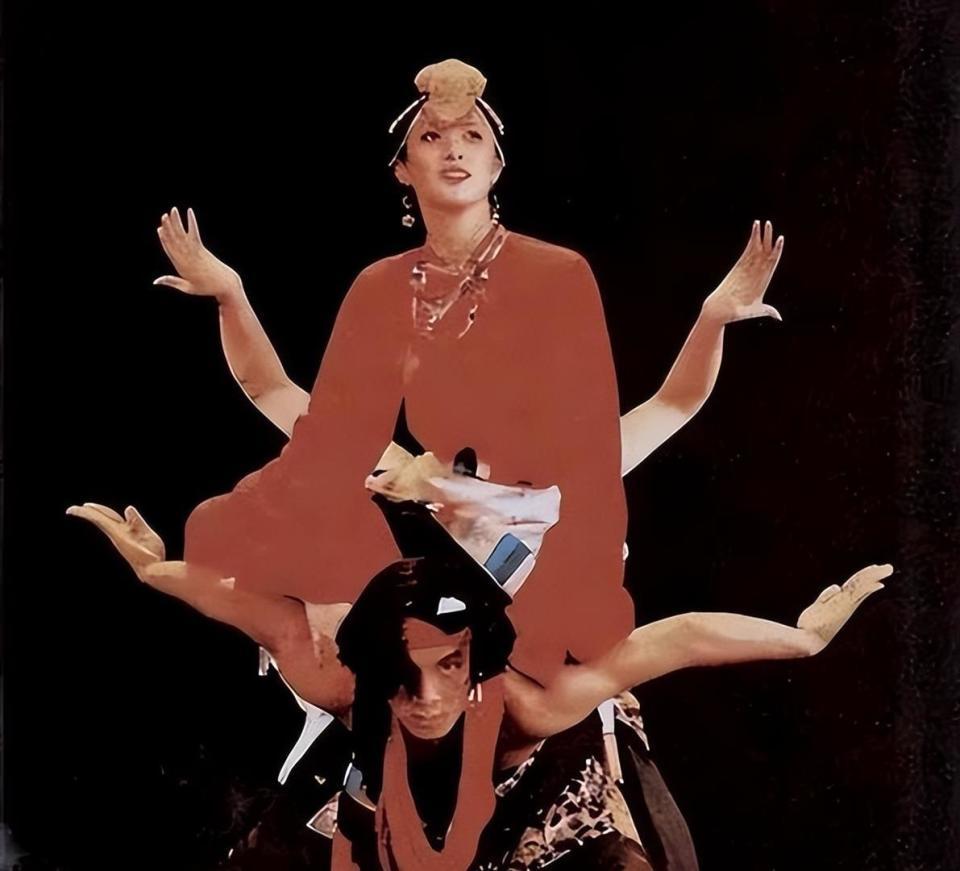 她错过靳东，转身嫁给父亲看中的女婿，45岁被婆家宠成公主！(图6)