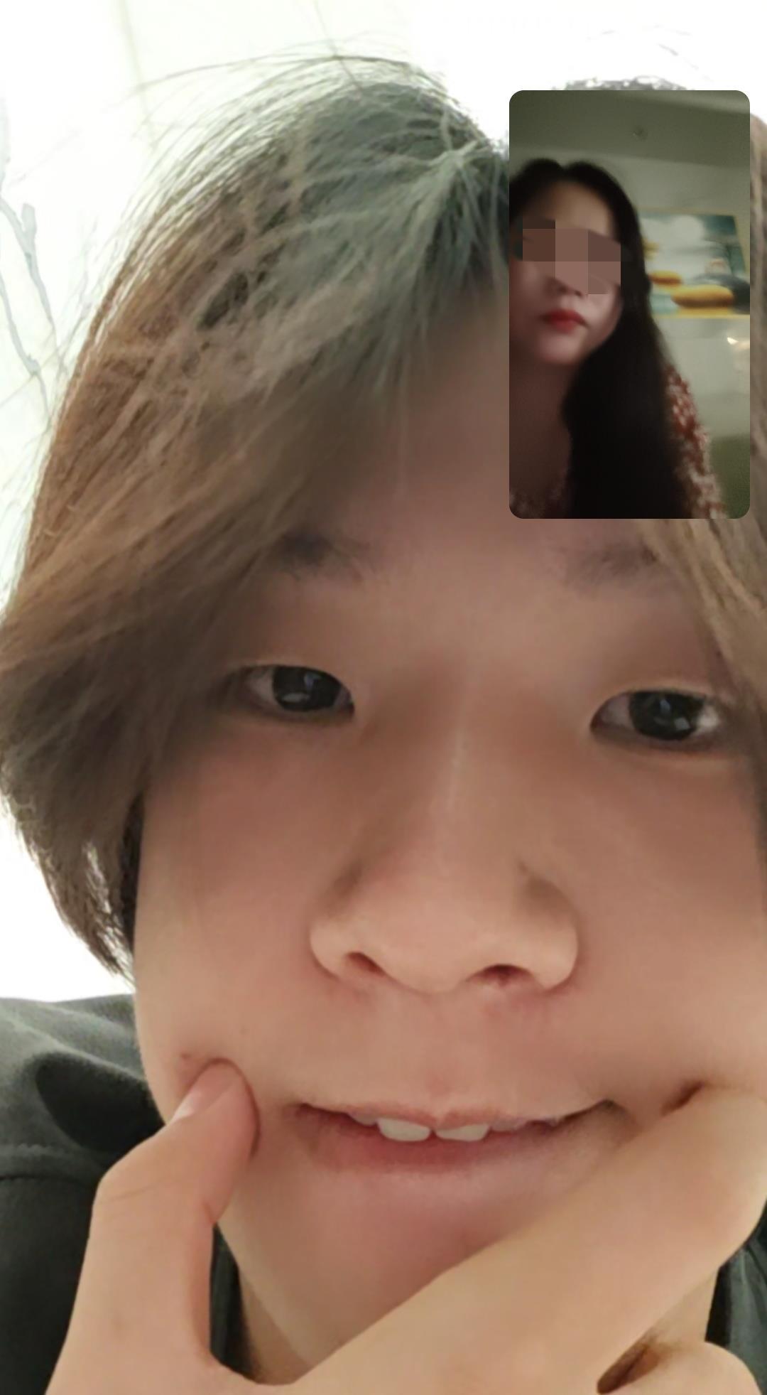 单亲妈妈柬埔寨寻子一个月无果，儿子视频通话时曾按酒窝暗示“救我”(图1)