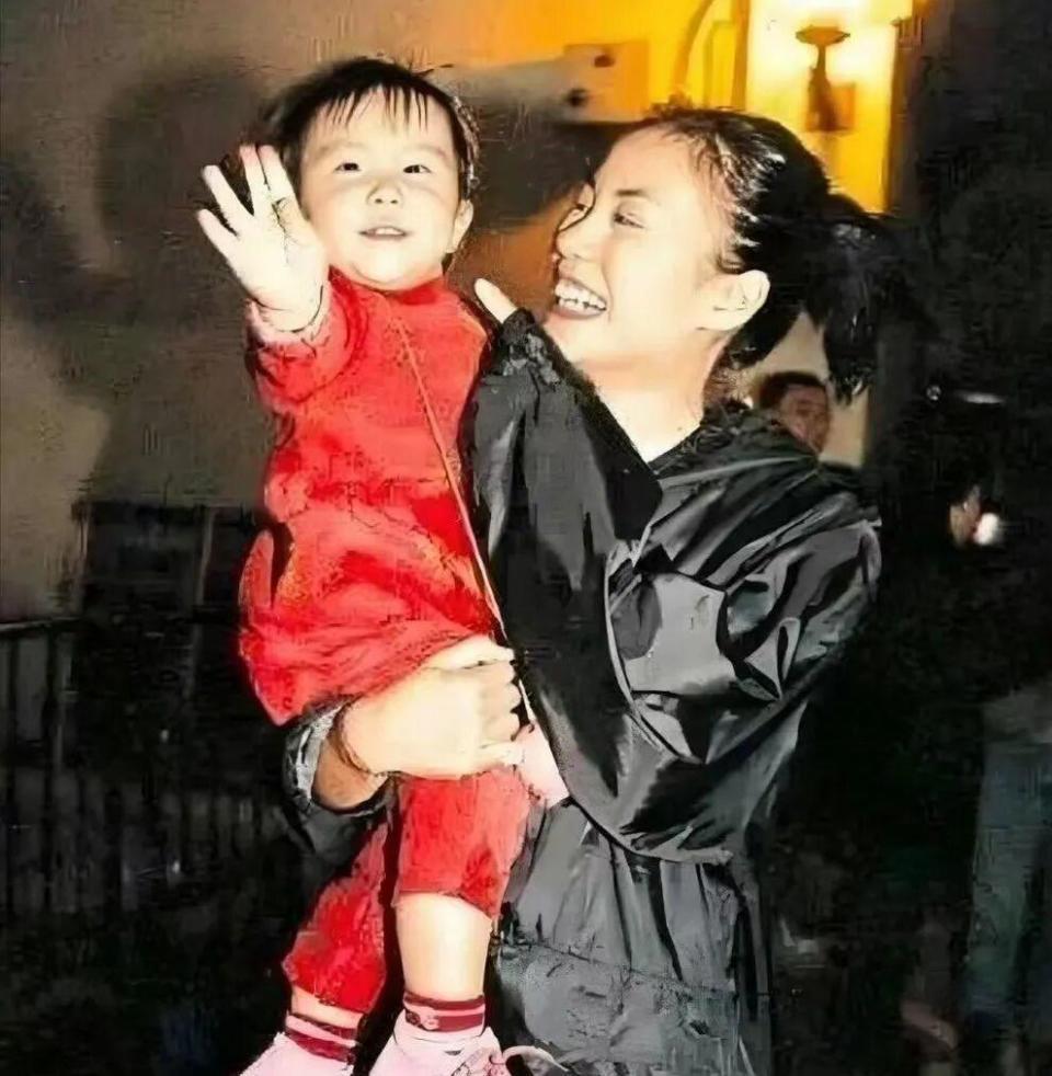 小沈阳女儿沈佳润因跑调上热搜，沈佳润对比窦靖童，大众对星二代的底线一目了然(图6)