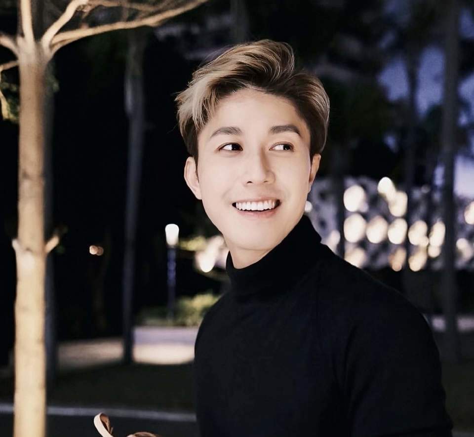 香港知名男星和同性密友出游，对方家庭背景显赫，恋情传足五年(图4)