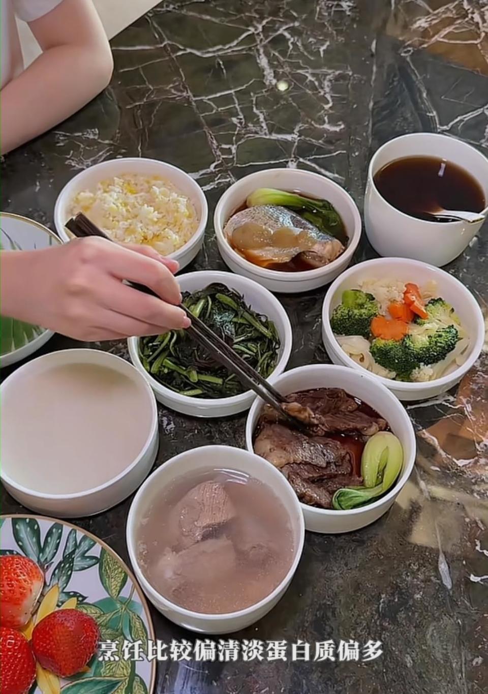 马筱梅拍孕妇写真,露出大孕肚后惹来不少争议!网友:铁定是女孩(图5) 马筱梅拍孕妇写真,露出大孕肚后惹来不少争议!网友:铁定是女孩(图5)