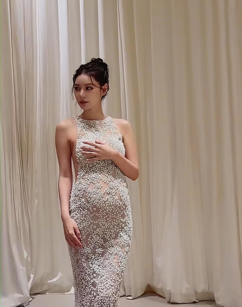 马筱梅拍孕妇写真,露出大孕肚后惹来不少争议!网友:铁定是女孩(图6) 马筱梅拍孕妇写真,露出大孕肚后惹来不少争议!网友:铁定是女孩(图6)