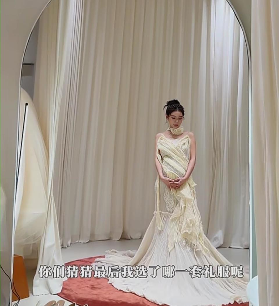 马筱梅拍孕妇写真,露出大孕肚后惹来不少争议!网友:铁定是女孩(图9) 马筱梅拍孕妇写真,露出大孕肚后惹来不少争议!网友:铁定是女孩(图9)