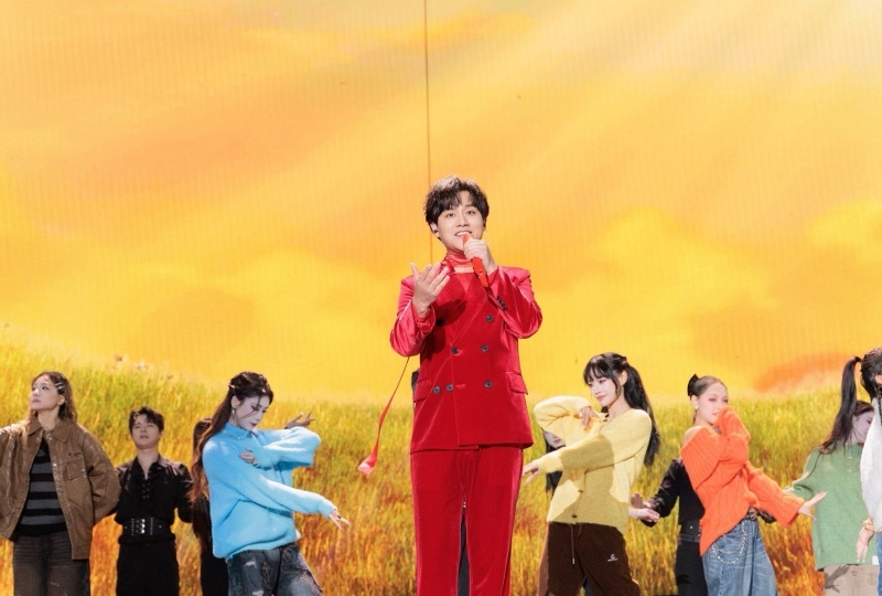 零点相拥共启新章洛琦跨年歌声响应时代强音温暖共鸣家国情怀(图3) 零点相拥共启新章洛琦跨年歌声响应时代强音温暖共鸣家国情怀(图3)