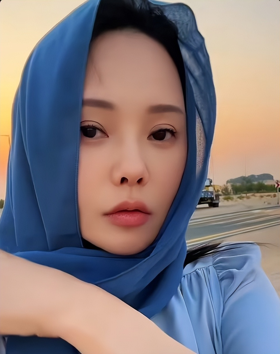 57岁伊能静近照曝光，穿泳装秀辣妈曲线，腰腹部零赘肉美绝了(图5)