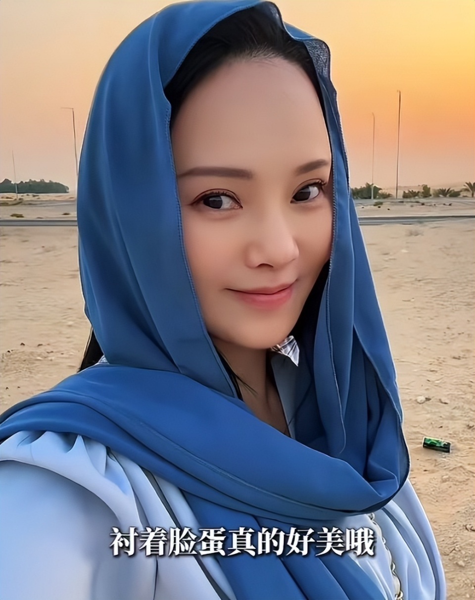 57岁伊能静近照曝光，穿泳装秀辣妈曲线，腰腹部零赘肉美绝了(图4)