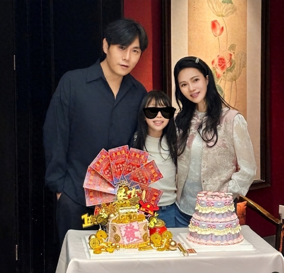 57岁伊能静近照曝光，穿泳装秀辣妈曲线，腰腹部零赘肉美绝了(图17)