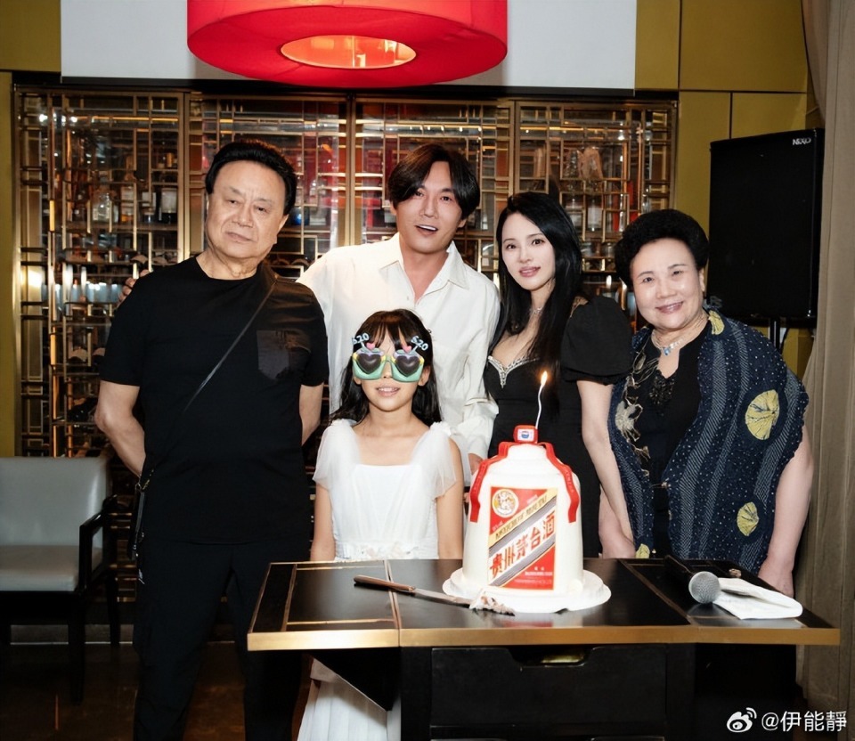 57岁伊能静近照曝光，穿泳装秀辣妈曲线，腰腹部零赘肉美绝了(图18)