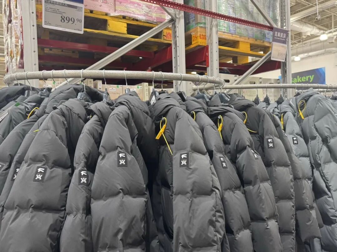 中产涌入超市抢300元羽绒服(图4)