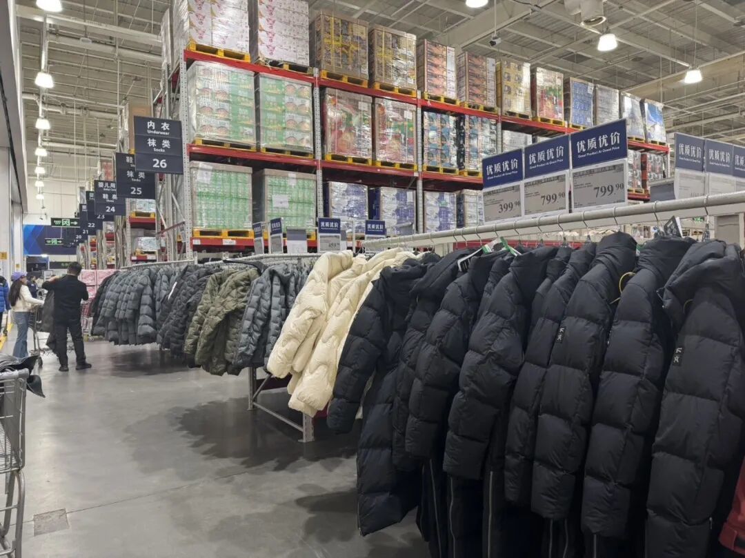 中产涌入超市抢300元羽绒服(图3)