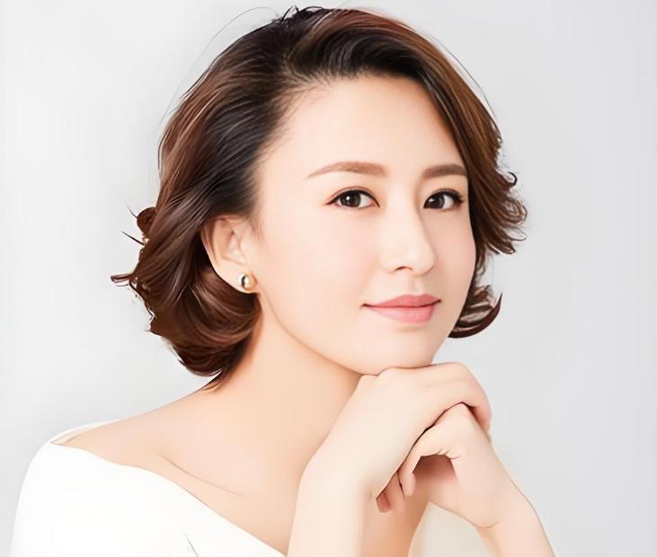 包养四名男子,嫁给63岁富翁央视女主持私生活谣言简直不要太荒唐(图12)