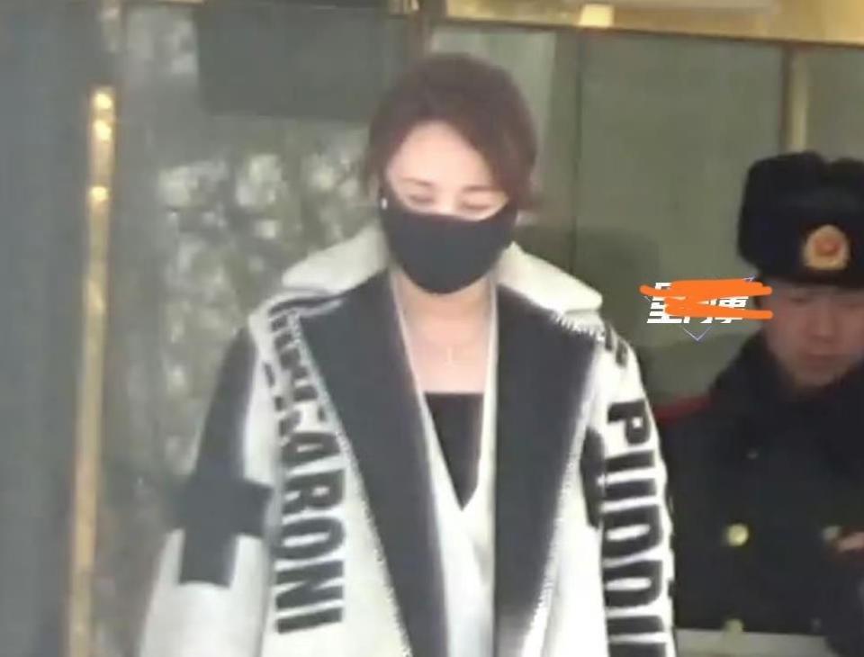 春晚彩排 明星身价大比拼！马丽包包比金砖还贵 王玉雯穿搭能买套房(图23)