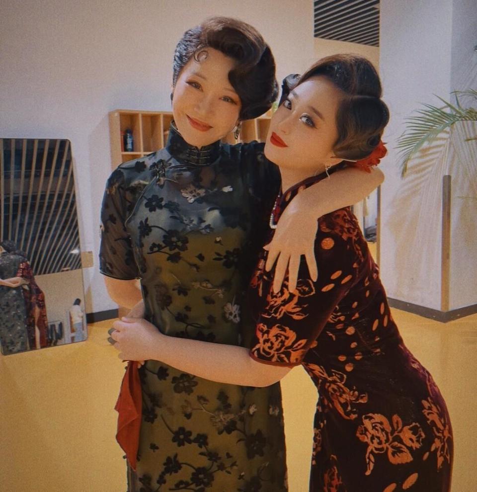 许晴现状曝光,身材丰腴饱满,56岁的她像36岁,太有女人味了(图5) 许晴现状曝光,身材丰腴饱满,56岁的她像36岁,太有女人味了(图5)