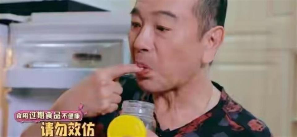 明明不差钱，却节俭到倪萍都看不下去，零绯闻的他戏里戏外反差大(图29)