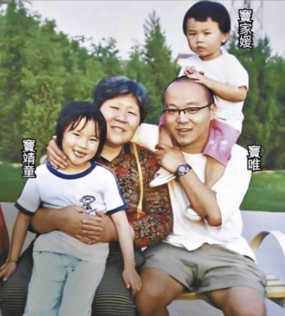 窦唯的两个女儿长得也太像窦颖了，“侄女像姑姑”说得一点也没错(图7)