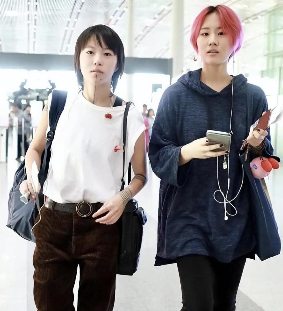 窦唯的两个女儿长得也太像窦颖了，“侄女像姑姑”说得一点也没错(图11)