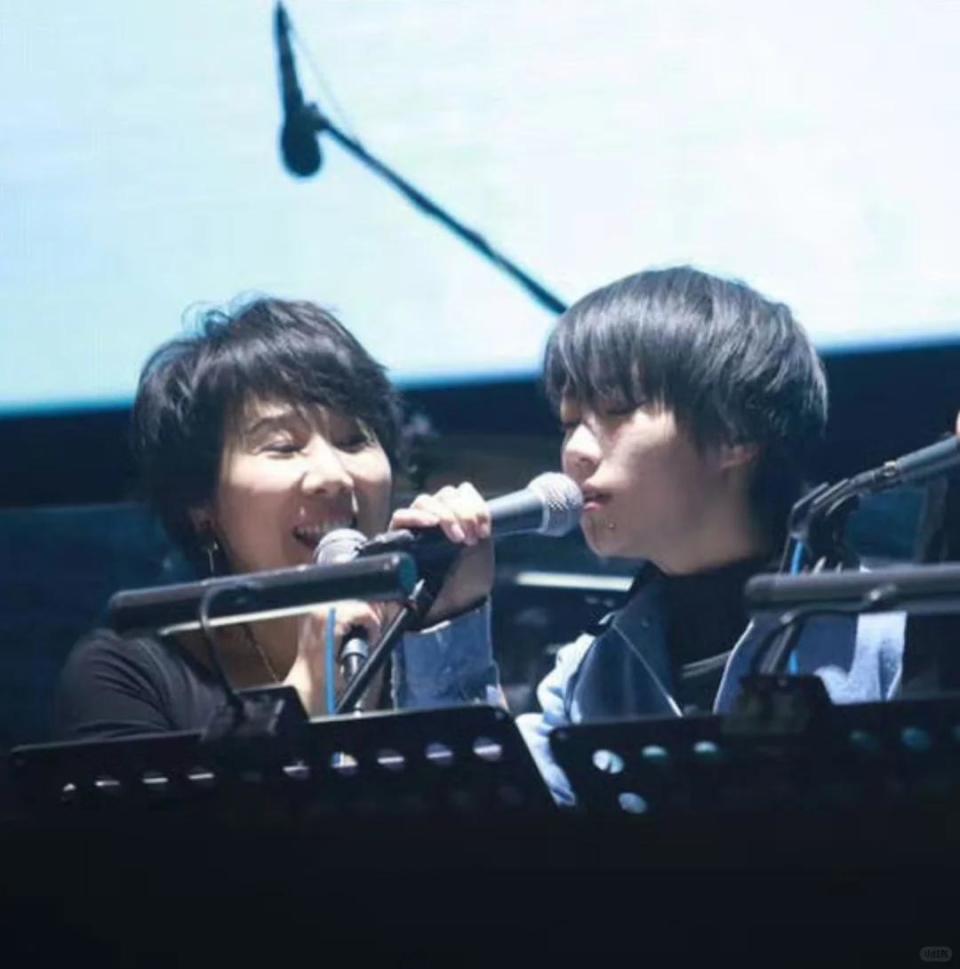 窦唯的两个女儿长得也太像窦颖了，“侄女像姑姑”说得一点也没错(图14)