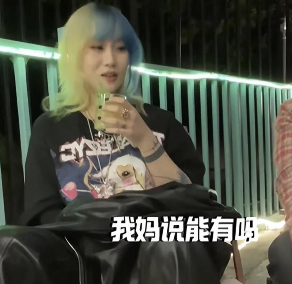 窦唯的两个女儿长得也太像窦颖了，“侄女像姑姑”说得一点也没错(图29)