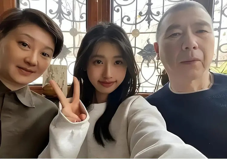 冯小刚小心思藏不住了 , 徐帆回应离婚5个月后 , 他的举动揭真相(图8)