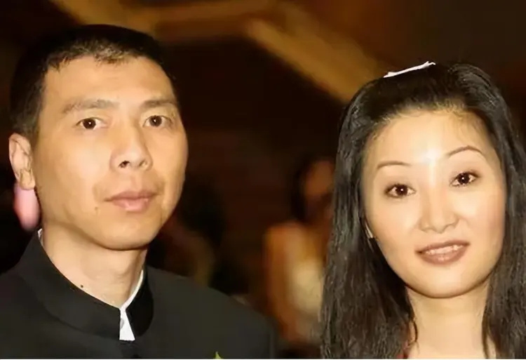 冯小刚小心思藏不住了 , 徐帆回应离婚5个月后 , 他的举动揭真相(图17)