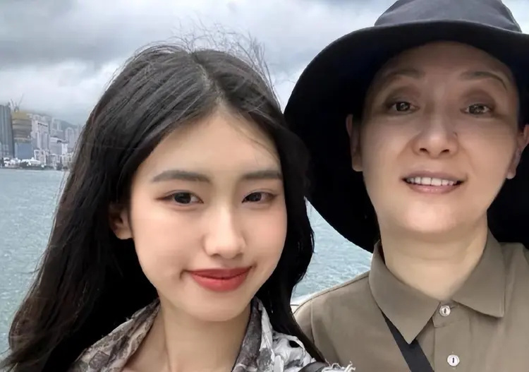 冯小刚小心思藏不住了 , 徐帆回应离婚5个月后 , 他的举动揭真相(图16)