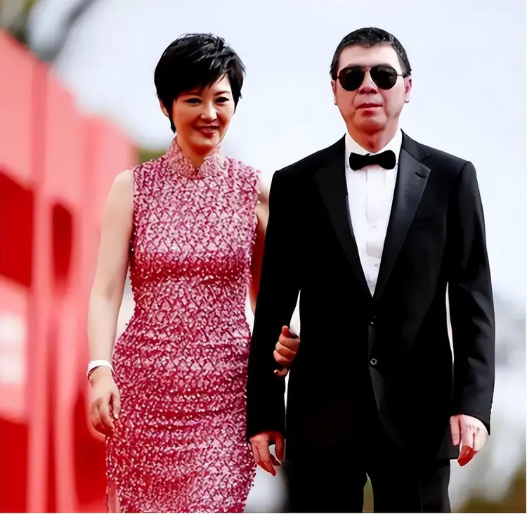 冯小刚小心思藏不住了 , 徐帆回应离婚5个月后 , 他的举动揭真相(图18)