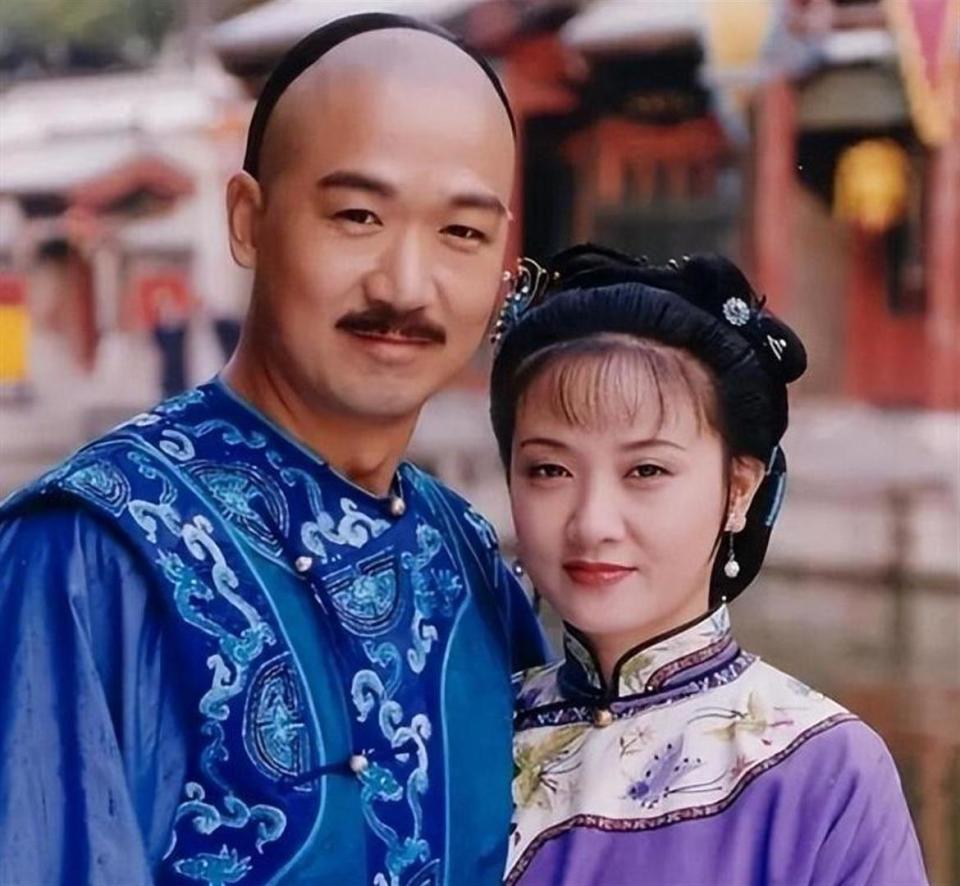 邓婕：继子不省心，丈夫张国立打工还债不回家，她仍困于离婚协议(图3)