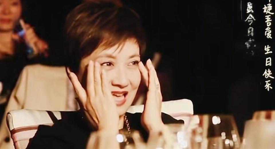 邓婕：继子不省心，丈夫张国立打工还债不回家，她仍困于离婚协议(图13)