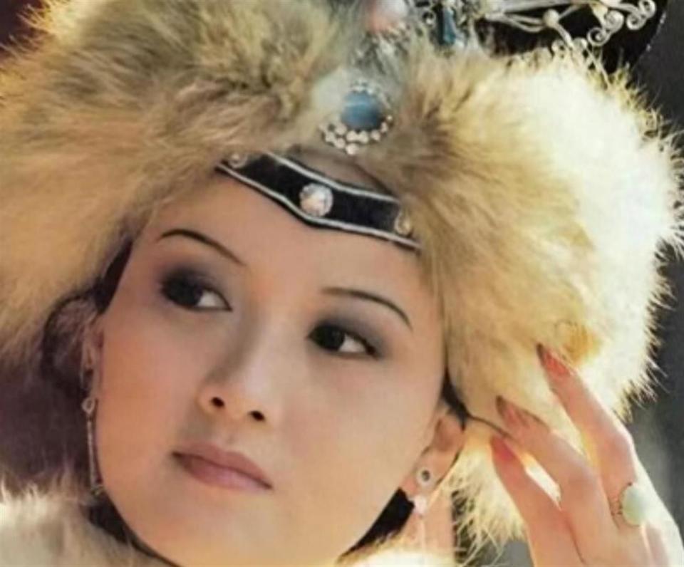 邓婕：继子不省心，丈夫张国立打工还债不回家，她仍困于离婚协议(图8)