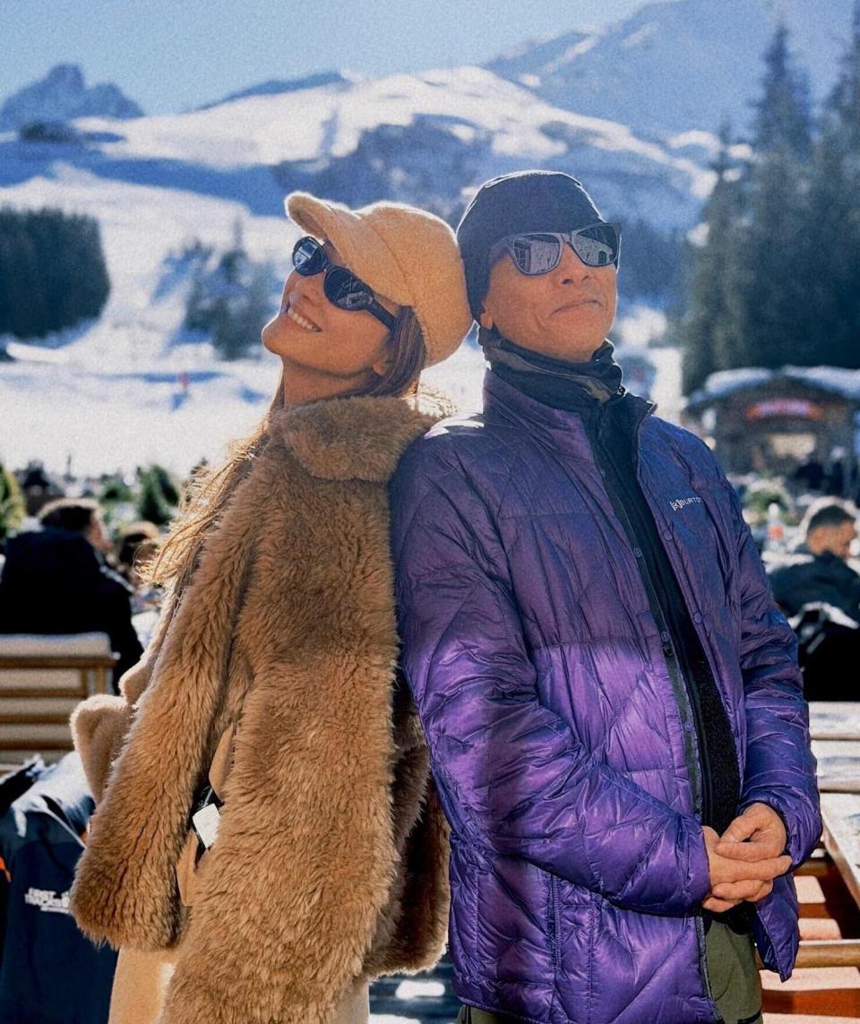 应采儿陈小春2026旅行撒糖！皮草女王配宠妻狂魔，这福气太顶了(图4)