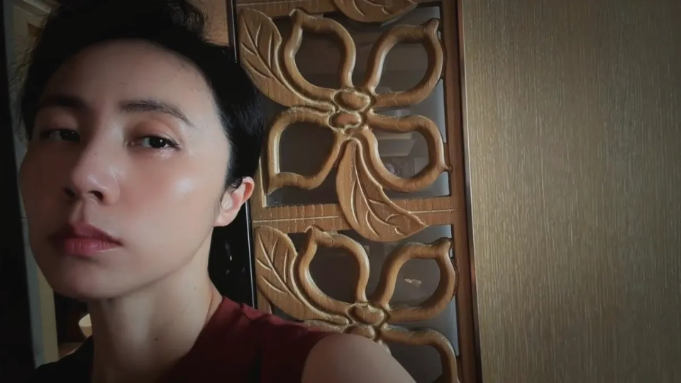 孙莉晒仨孩子日常，大女儿多多好漂亮，8岁儿子拉大提琴模样好帅(图1)