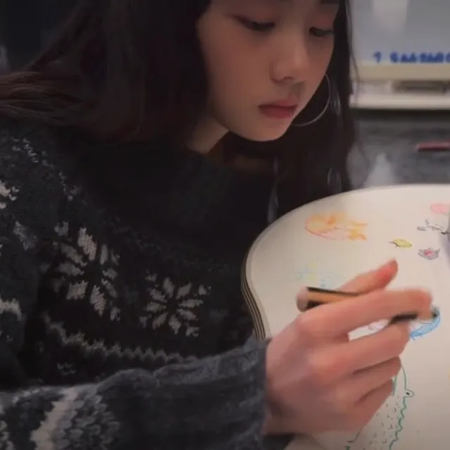 孙莉晒仨孩子日常，大女儿多多好漂亮，8岁儿子拉大提琴模样好帅(图3)