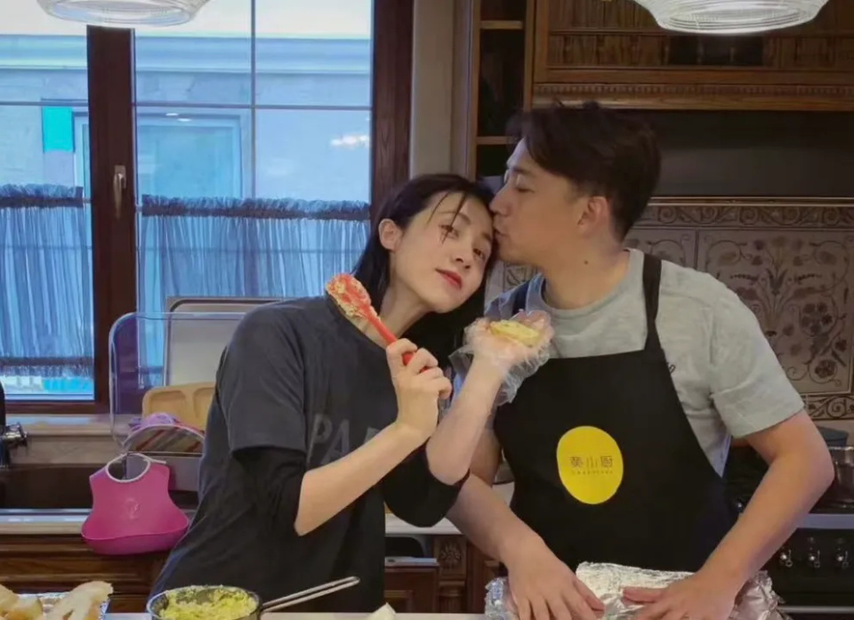 孙莉晒仨孩子日常，大女儿多多好漂亮，8岁儿子拉大提琴模样好帅(图13)