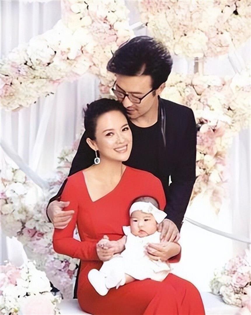 汪峰也没想到，养了10年的女儿醒醒，如今竟成了章子怡唯一的依靠(图9)