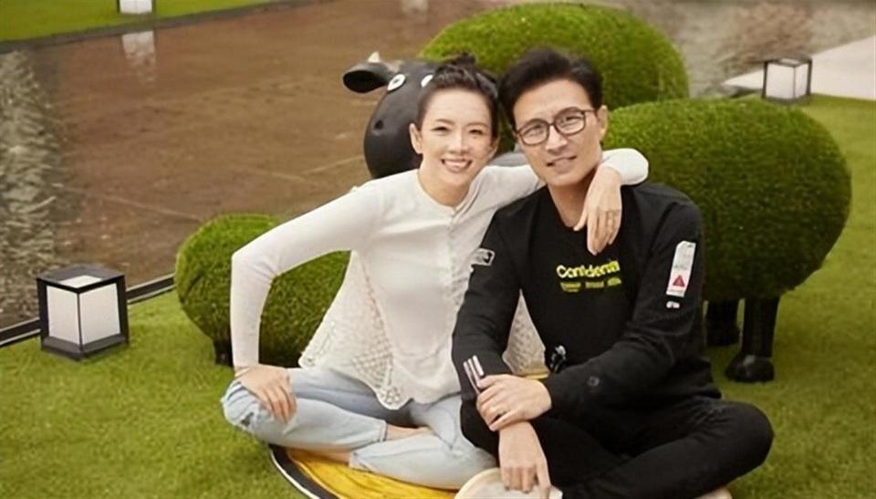 汪峰也没想到，养了10年的女儿醒醒，如今竟成了章子怡唯一的依靠(图10)