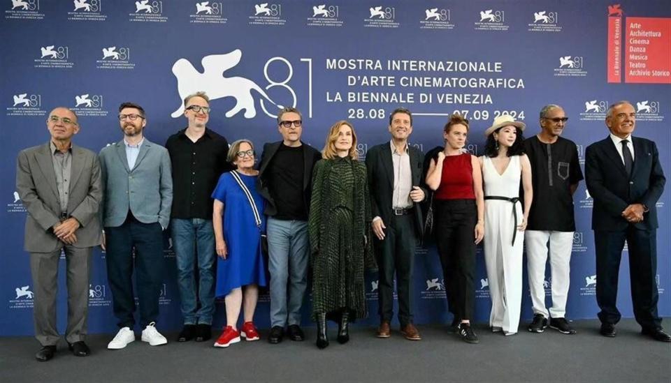 汪峰也没想到，养了10年的女儿醒醒，如今竟成了章子怡唯一的依靠(图16)