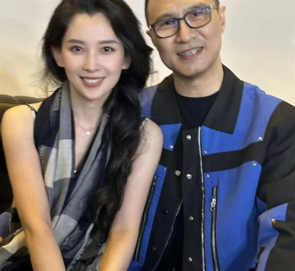 汪峰也没想到，养了10年的女儿醒醒，如今竟成了章子怡唯一的依靠(图17)