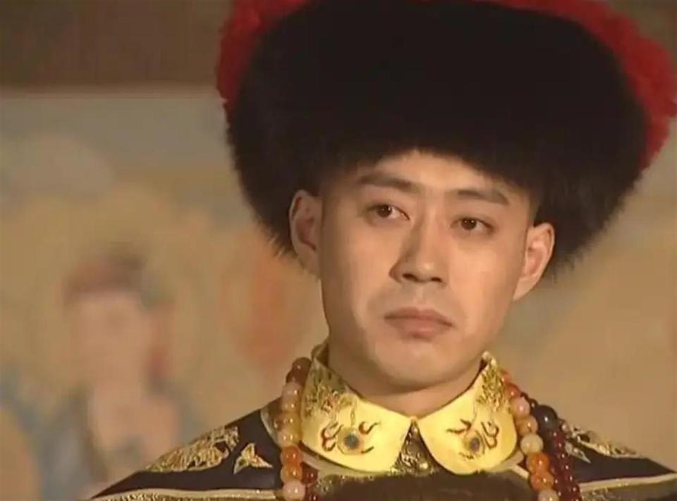 53岁刘钧现状：住北京郊区别墅，一直未婚与小猫作伴，自己做饭吃(图5)