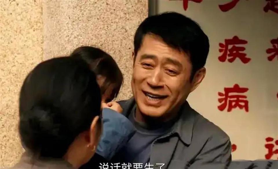 53岁刘钧现状：住北京郊区别墅，一直未婚与小猫作伴，自己做饭吃(图9)