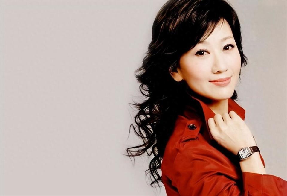 再多钱有什么用？72岁赵雅芝如今现状，给所有中老年人提了个醒(图1)