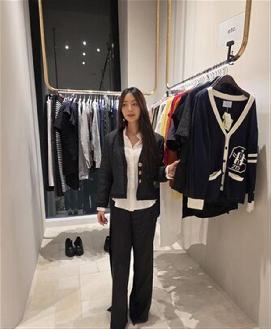 离婚曹格4年吴速玲公开征友，气儿子恋爱脑，幸好女儿在身边(图2)