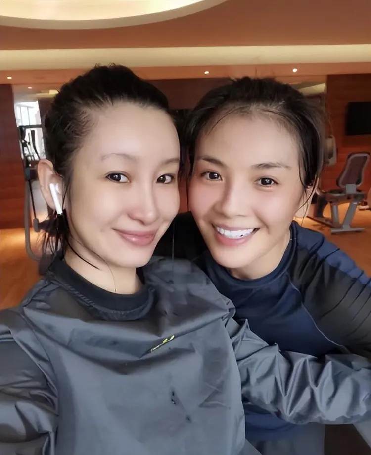 去掉滤镜后，秦海璐太秃然，殷桃像隔壁大婶子，宋祖英差点没认出(图12)