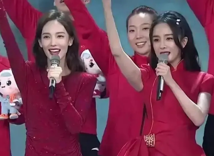 去掉滤镜后，秦海璐太秃然，殷桃像隔壁大婶子，宋祖英差点没认出(图32)