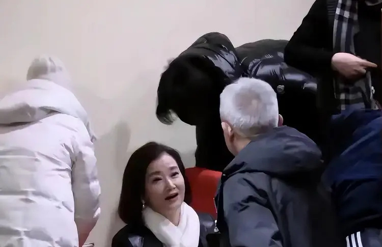 去掉滤镜后，秦海璐太秃然，殷桃像隔壁大婶子，宋祖英差点没认出(图30)