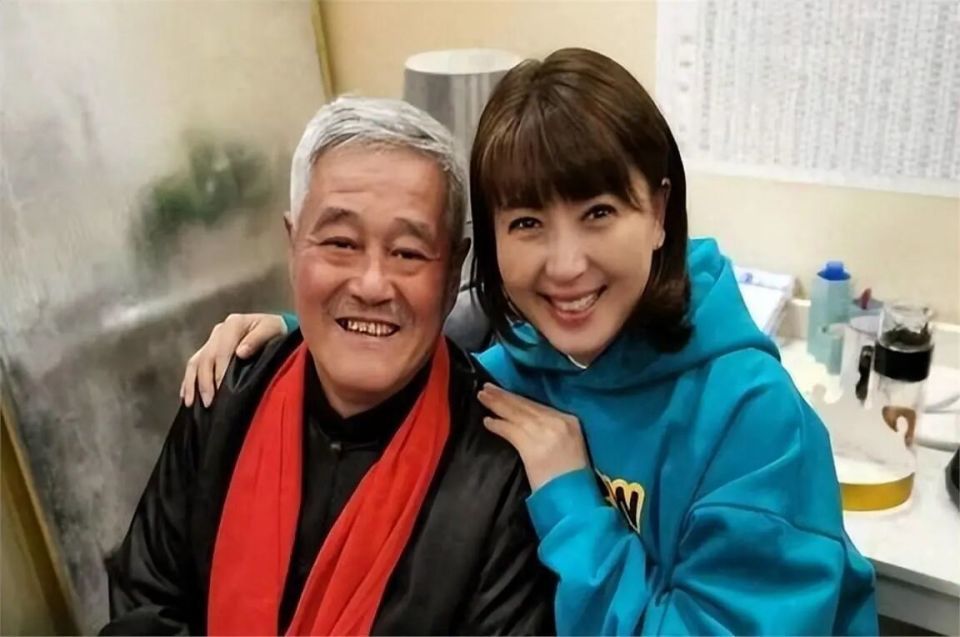 闫学晶母子接连道歉，赵本山当年的忠告果然应验了！不仅忘本还忘恩？(图3)