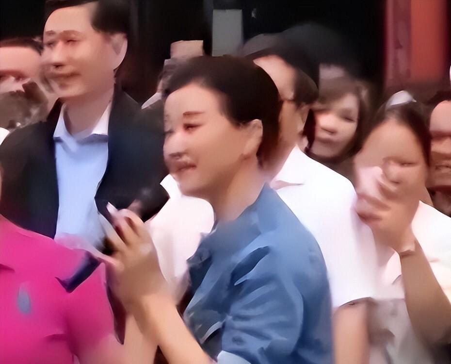 事实证明，销声匿迹的宋祖英，早就已经走上了另一条康庄大道(图9)